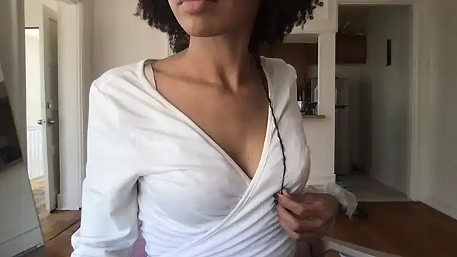 Snapshot of loveofbea chatting on 06.19.26 loveofbea online show from 06.19.26