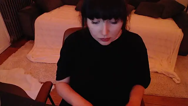 Snapshot of Lynylou chatting on 12.09.24 Lynylou online show from 12.09.24