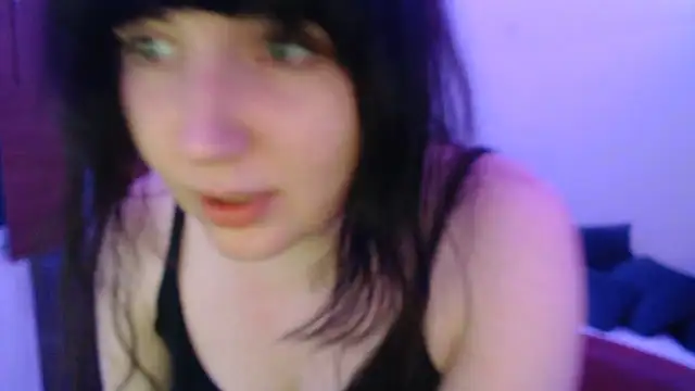 Snapshot of Lynylou chatting on 12.11.24 Lynylou online show from 12.11.24