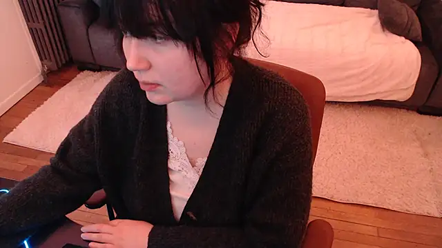 Snapshot of Lynylou chatting on 01.26.25 Lynylou online show from 01.26.25