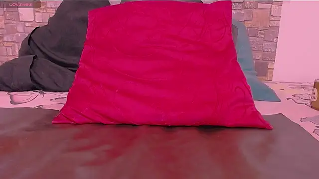 Snapshot of CrazyRousex chatting on 01.10.25 CrazyRousex online show from 01.10.25