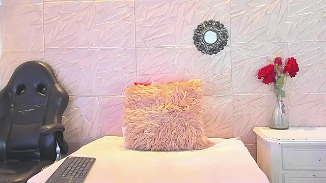 Snapshot of paula__cruzz chatting on 03.10.25 paula cruzz online show from 03.10.25