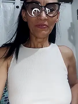 Snapshot of BarbaraMature chatting on 11.08.25 BarbaraMature online show from 11.08.25