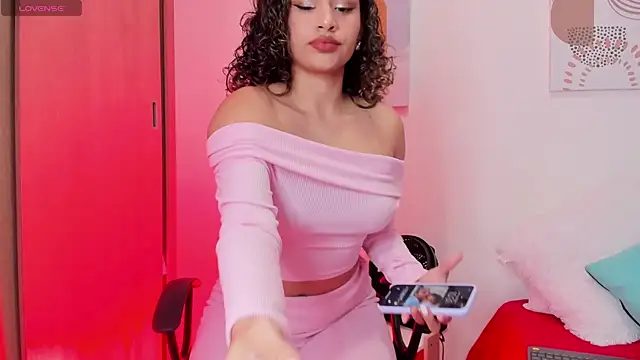 Snapshot of SeleneClark chatting on 02.10.25 SeleneClark online show from 02.10.25