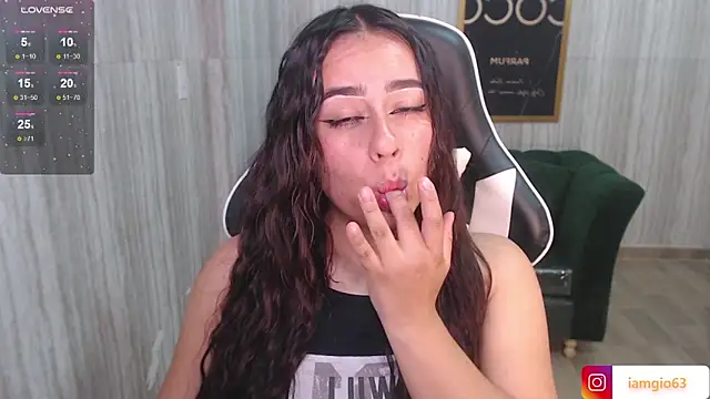 Snapshot of Georgina_1t chatting on 02.28.25 Georgina 1t online show from 02.28.25