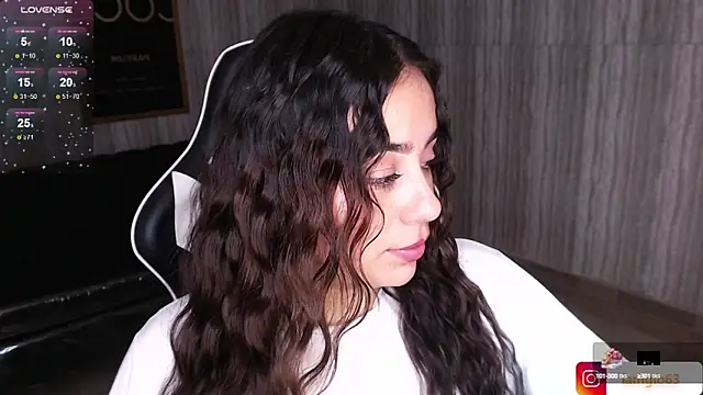 Snapshot of Georgina_1t chatting on 03.05.25 Georgina 1t online show from 03.05.25