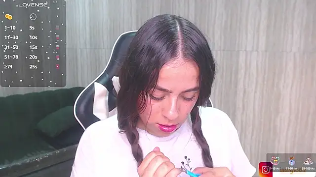 Snapshot of Georgina_1t chatting on 03.12.25 Georgina 1t online show from 03.12.25