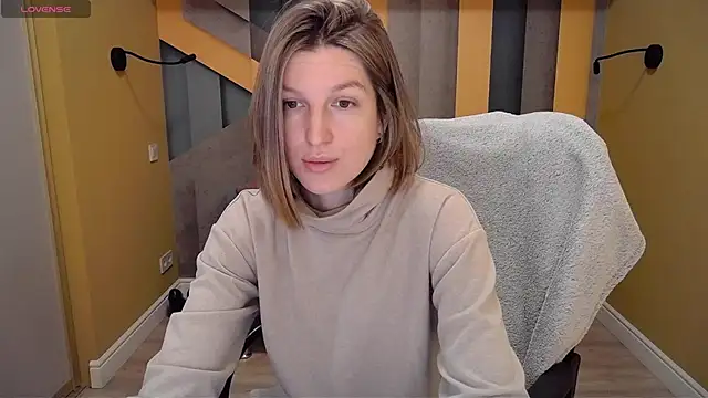 Snapshot of EmilyWalkeri chatting on 12.18.24 EmilyWalkeri online show from 12.18.24