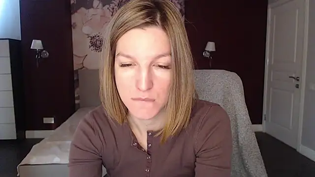 Snapshot of EmilyWalkeri chatting on 01.08.25 EmilyWalkeri online show from 01.08.25