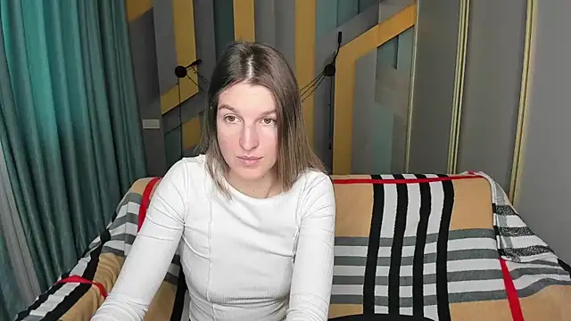 Snapshot of EmilyWalkeri chatting on 11.24.25 EmilyWalkeri online show from 11.24.25