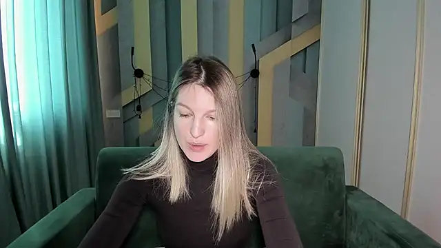 Snapshot of EmilyWalkeri chatting on 04.28.26 EmilyWalkeri online show from 04.28.26
