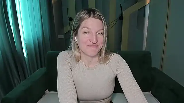 Snapshot of EmilyWalkeri chatting on 05.19.26 EmilyWalkeri online show from 05.19.26