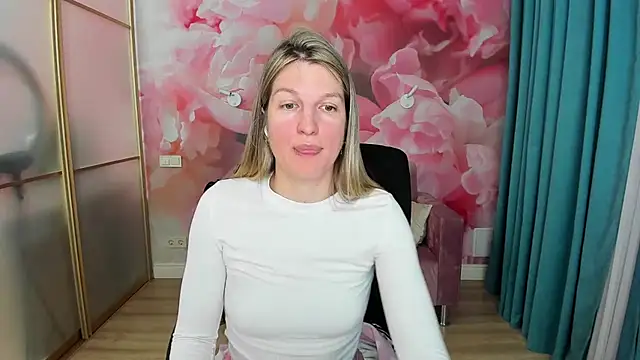 Snapshot of EmilyWalkeri chatting on 05.21.26 EmilyWalkeri online show from 05.21.26