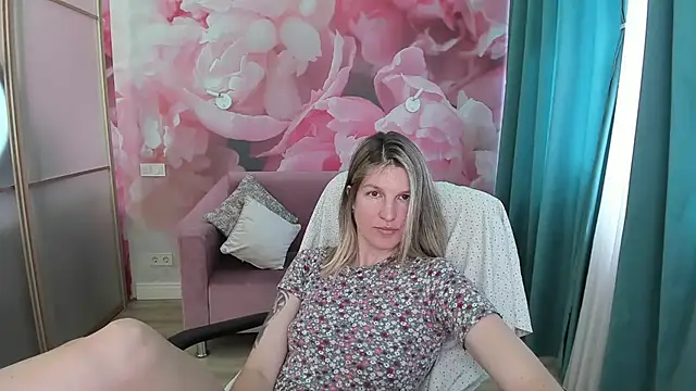 Snapshot of EmilyWalkeri chatting on 07.03.26 EmilyWalkeri online show from 07.03.26