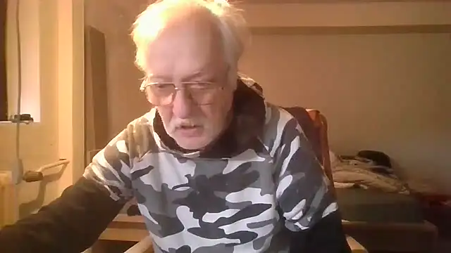 Snapshot of Sammy1660 chatting on 12.17.24 Sammy1660 online show from 12.17.24