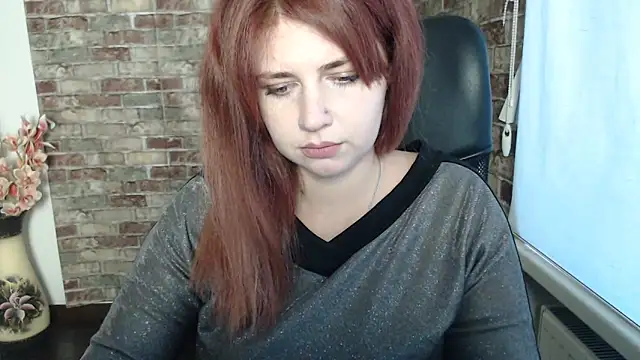 Snapshot of Lizzy_Love chatting on 12.04.24 Lizzy Love online show from 12.04.24