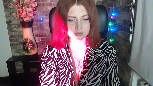 Snapshot of Lizzy_Love chatting on 02.13.25 Lizzy Love online show from 02.13.25