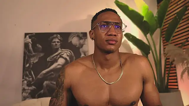 Snapshot of Logan_Varela chatting on 02.03.25 Logan Varela online show from 02.03.25