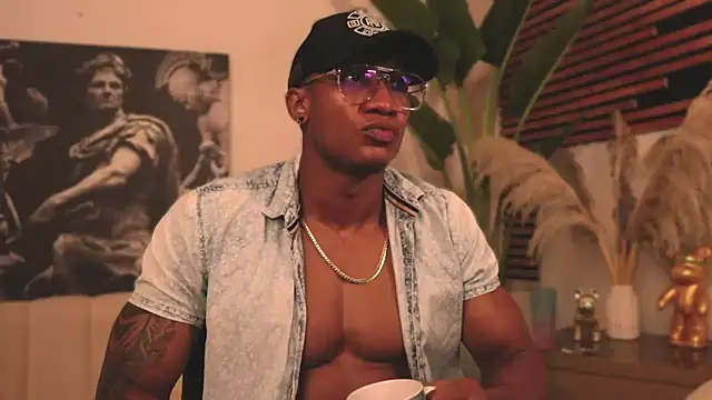 Snapshot of Logan_Varela chatting on 02.15.25 Logan Varela online show from 02.15.25