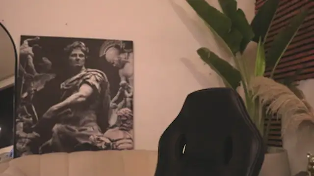 Snapshot of Logan_Varela chatting on 02.18.25 Logan Varela online show from 02.18.25