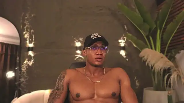 Snapshot of Logan_Varela chatting on 02.21.25 Logan Varela online show from 02.21.25