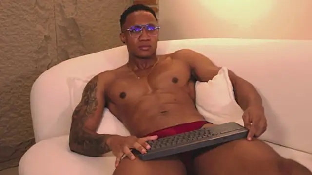 Snapshot of Logan_Varela chatting on 03.03.25 Logan Varela online show from 03.03.25