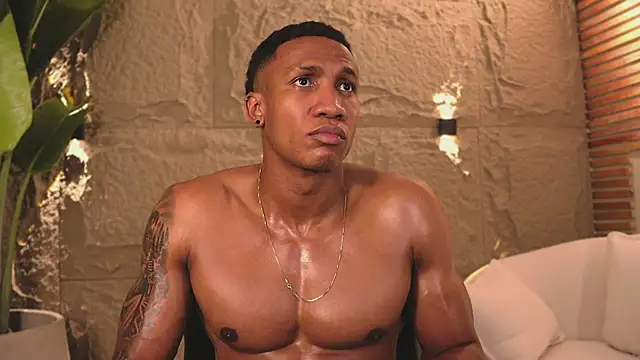 Snapshot of Logan_Varela chatting on 03.06.25 Logan Varela online show from 03.06.25