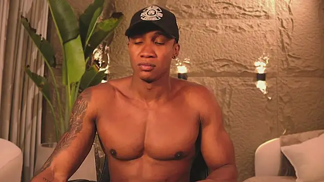 Snapshot of Logan_Varela chatting on 03.13.25 Logan Varela online show from 03.13.25