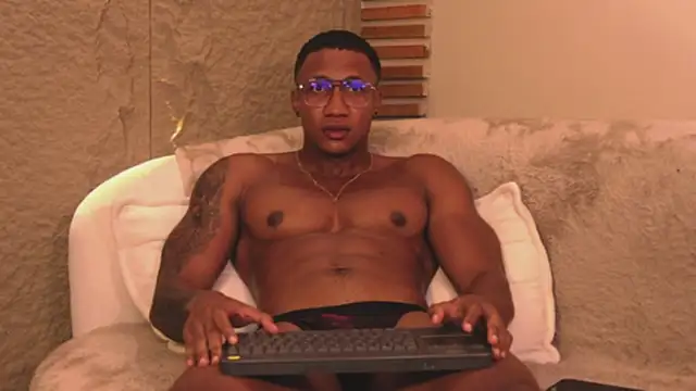 Snapshot of Logan_Varela chatting on 03.18.25 Logan Varela online show from 03.18.25