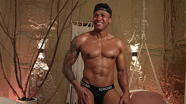 Snapshot of Logan_Varela chatting on 09.25.25 Logan Varela online show from 09.25.25