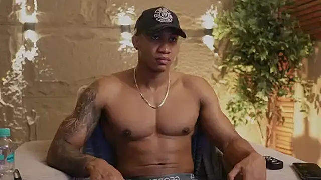 Snapshot of Logan_Varela chatting on 11.15.25 Logan Varela online show from 11.15.25