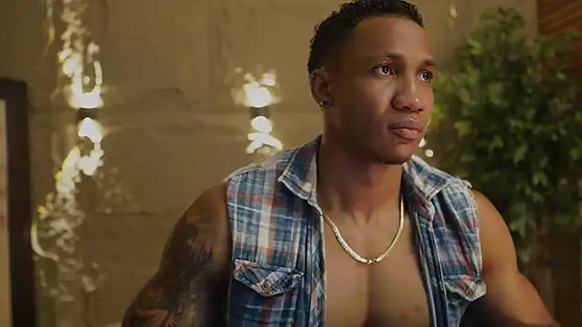 Snapshot of Logan_Varela chatting on 11.20.25 Logan Varela online show from 11.20.25