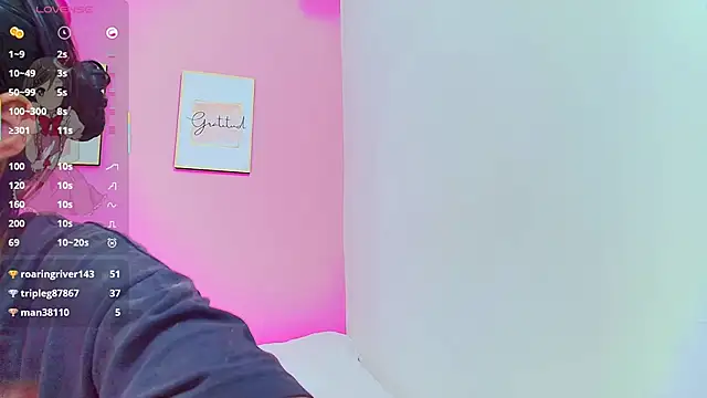 yourcuteneighbourr online show from 02.11.25