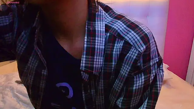 yourcuteneighbourr online show from 02.18.25