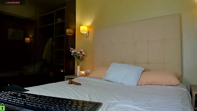 Valerie Woods online show from 02.27.26