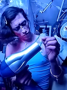 gurlnips online show from 12.17.25