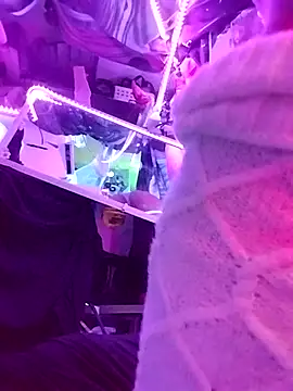 gurlnips online show from 04.10.26