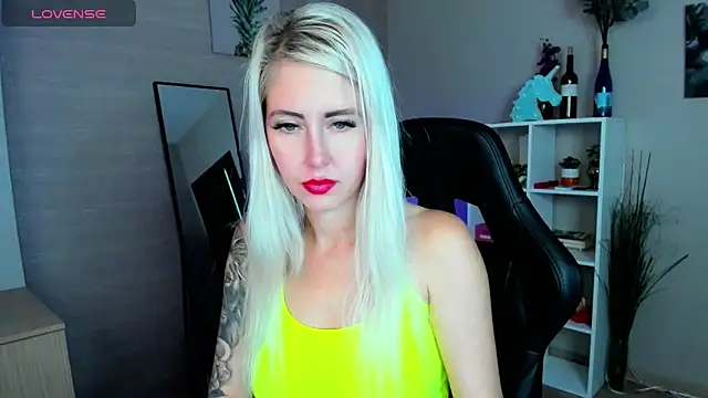 Snapshot of Mermaid_N chatting on 09.18.25 Mermaid N online show from 09.18.25