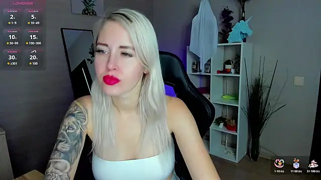 Snapshot of Mermaid_N chatting on 11.12.25 Mermaid N online show from 11.12.25