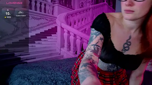 Snapshot of Liv_Fay chatting on 12.20.24 Liv Fay online show from 12.20.24