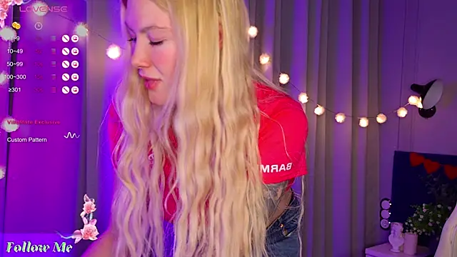 Snapshot of Liv_Fay chatting on 02.04.25 Liv Fay online show from 02.04.25