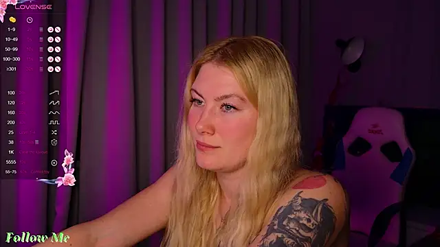 Snapshot of Liv_Fay chatting on 02.06.25 Liv Fay online show from 02.06.25