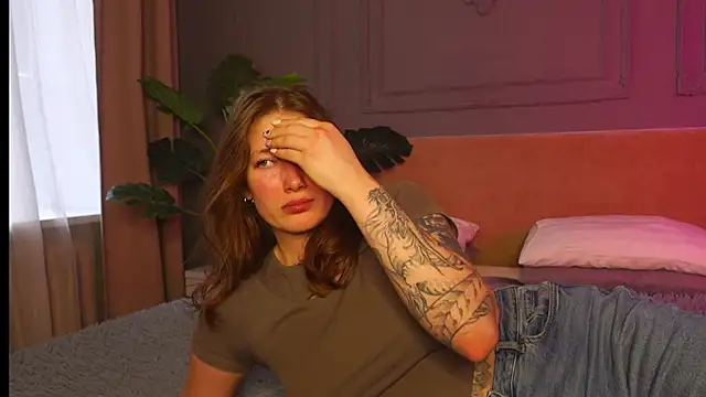 Snapshot of Liv_Fay chatting on 09.18.25 Liv Fay online show from 09.18.25