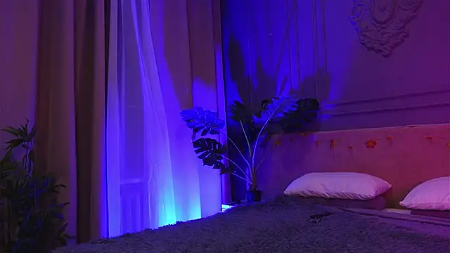 Snapshot of Liv_Fay chatting on 10.23.25 Liv Fay online show from 10.23.25