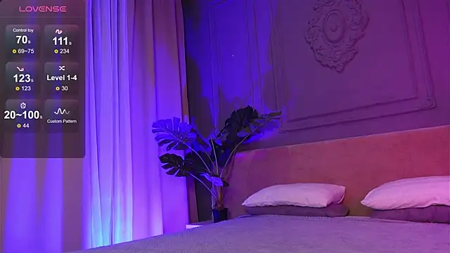 Snapshot of Liv_Fay chatting on 11.12.25 Liv Fay online show from 11.12.25