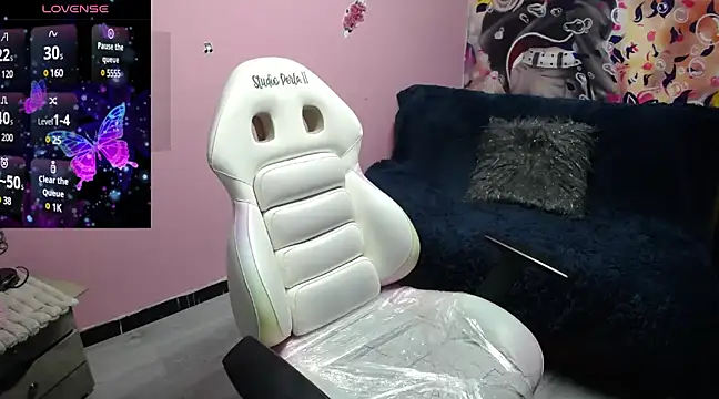 Snapshot of sailor_moon07 chatting on 03.06.25 sailor moon07 online show from 03.06.25