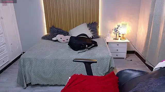 Snapshot of sailor_moon07 chatting on 09.14.25 sailor moon07 online show from 09.14.25