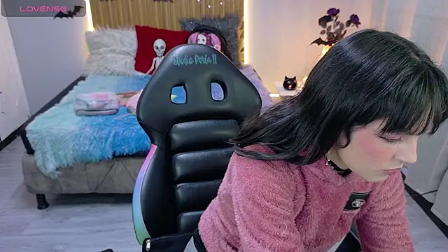 Snapshot of sailor_moon07 chatting on 10.10.25 sailor moon07 online show from 10.10.25