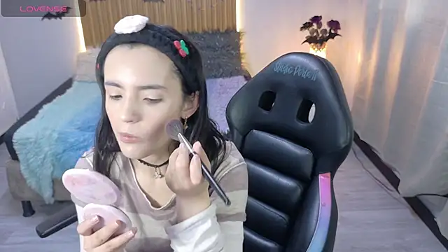 Snapshot of sailor_moon07 chatting on 10.14.25 sailor moon07 online show from 10.14.25