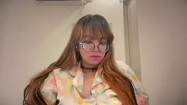 Snapshot of Pinkyrose111 chatting on 05.05.26 Pinkyrose111 online show from 05.05.26